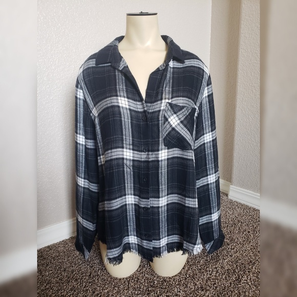 Cloth & Stone Fray Hem Flannel Buttondown - Picture 2 of 6